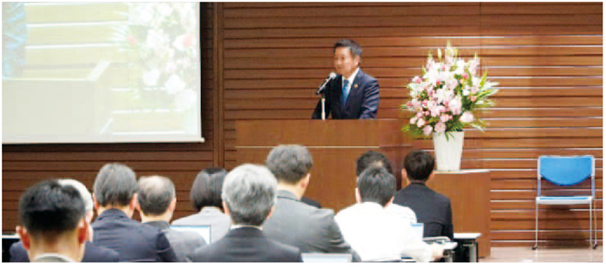 成果目標（KGI：取り組みの認知・評価の継続的向上等）と、登壇者を撮影したシンポジウムの様子。